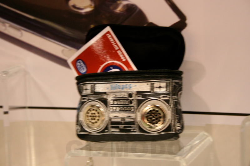 Illustration for article titled Hands-On: Lifepop Mini '80s Boombox